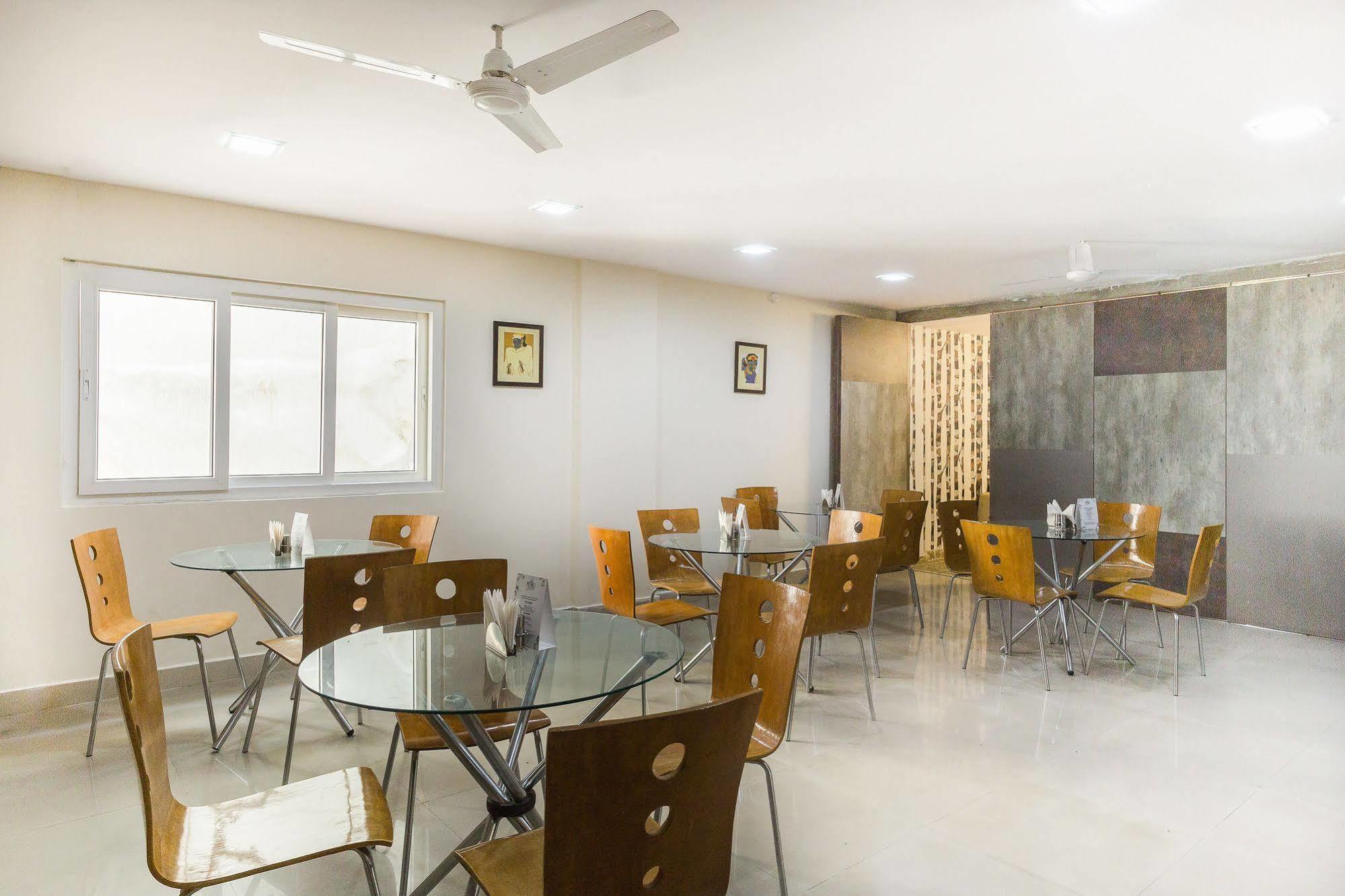 Treebo Srico, Banjara Hills Hotel Hyderabad Exterior foto