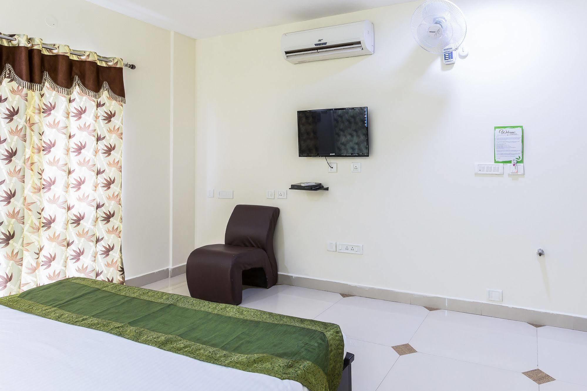 Treebo Srico, Banjara Hills Hotel Hyderabad Exterior foto