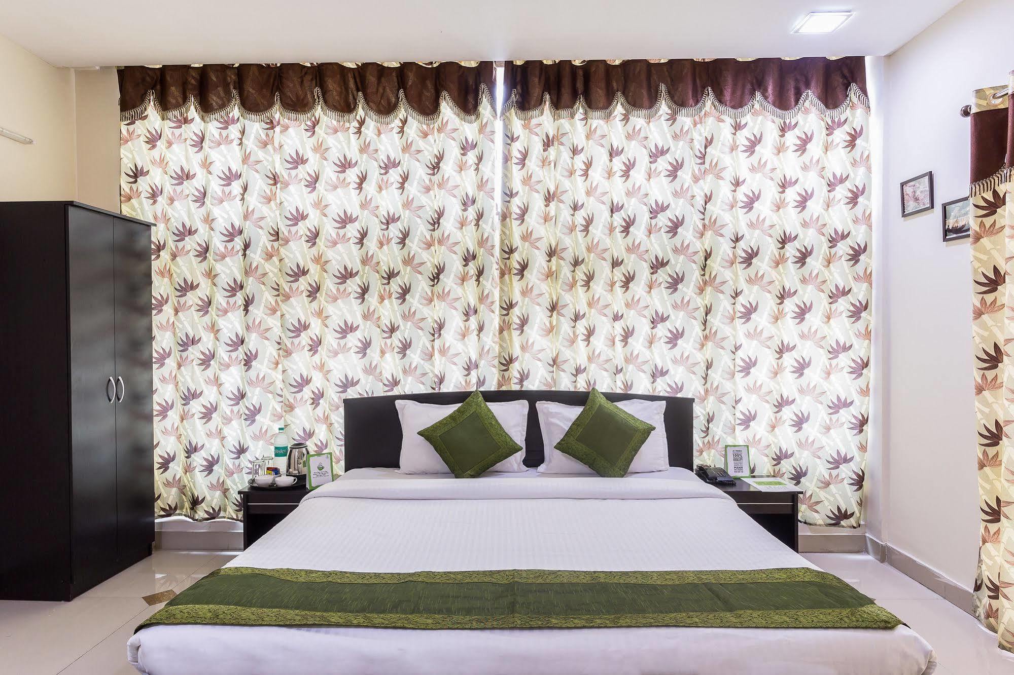 Treebo Srico, Banjara Hills Hotel Hyderabad Exterior foto