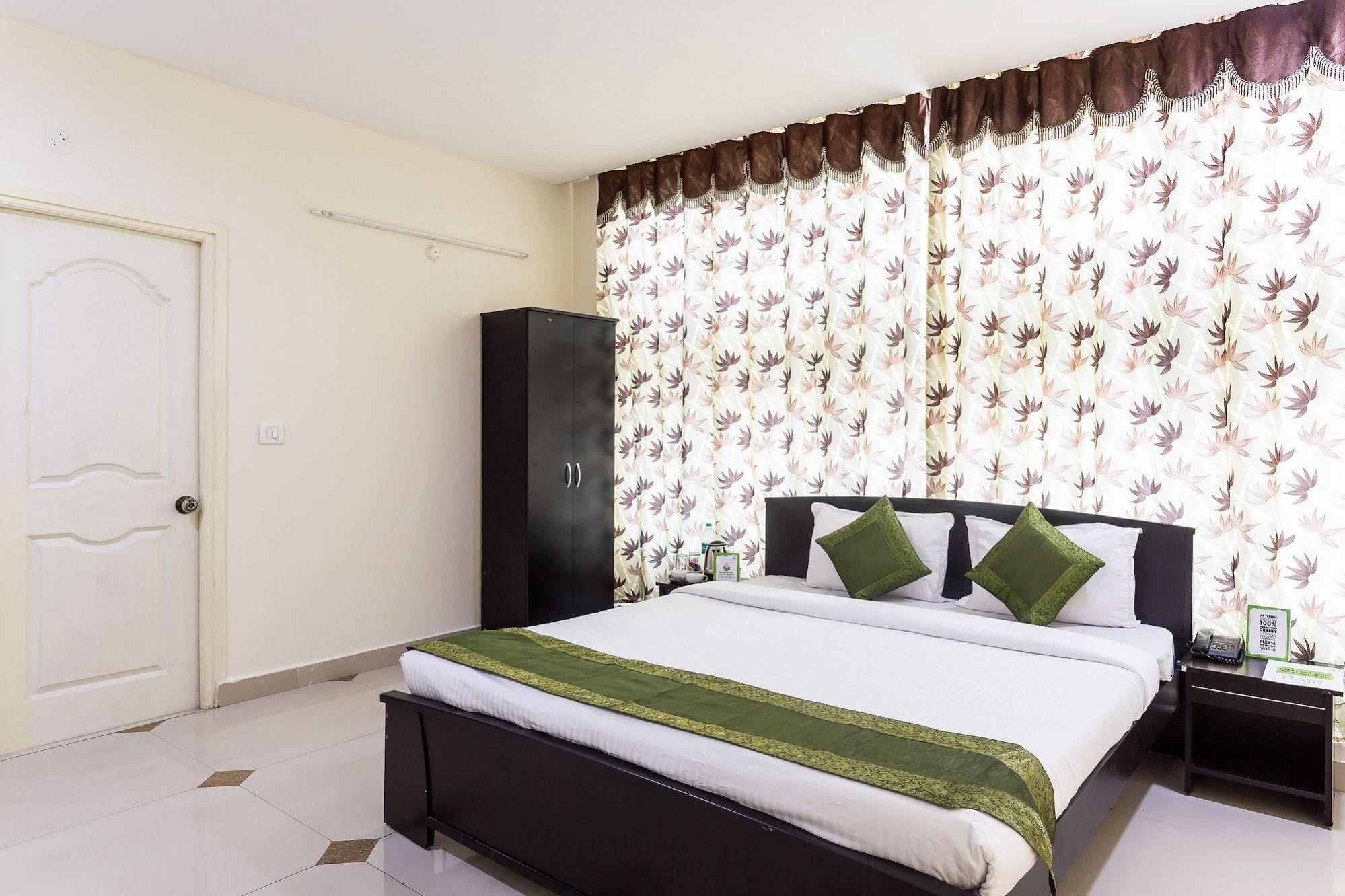 Treebo Srico, Banjara Hills Hotel Hyderabad Exterior foto